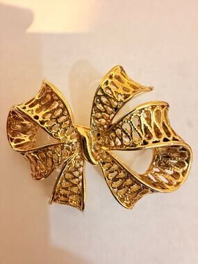 Vintage AAI Gold Tone Filigree Bow Brooch